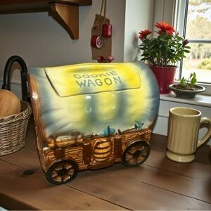 Vintage Covered Wagon Kitchen Cookie Jar